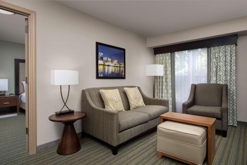 Two-Bedroom Suite with One King And Two Double Beds - Non-Smoking image 2