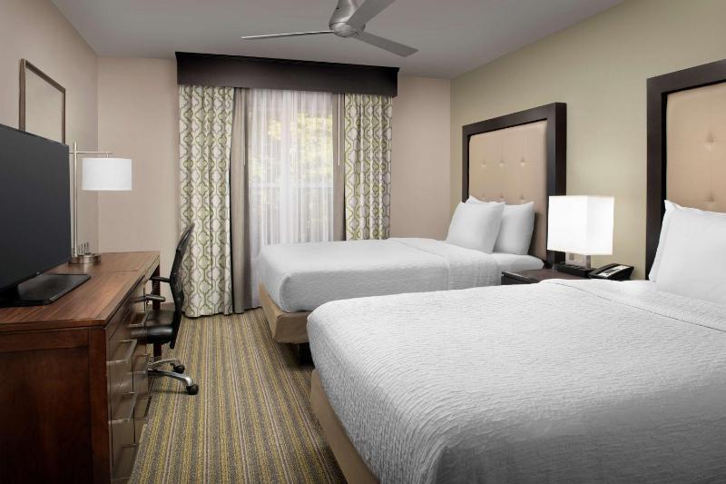 Two-Bedroom Suite with One King And Two Double Beds - Non-Smoking image 4