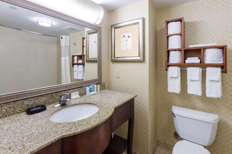 Room with Two Queen Beds - Non-Smoking image 2