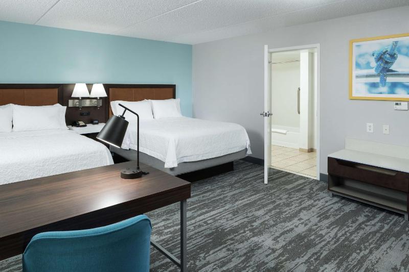 Queen Studio Suite with Two Queen Beds - Non-Smoking image 4