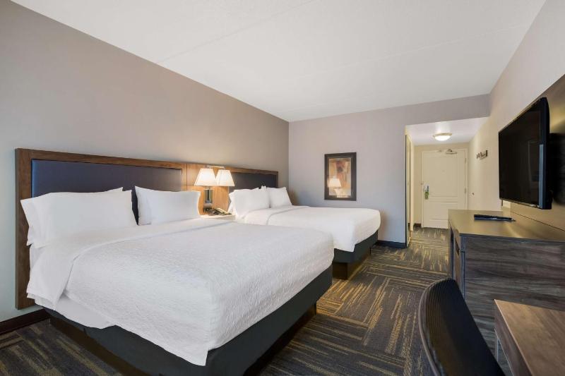Room with Two Queen Beds - Non-Smoking image 4