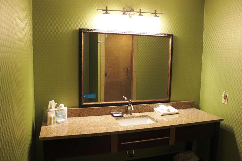 Deluxe King Room - Non-Smoking image 2