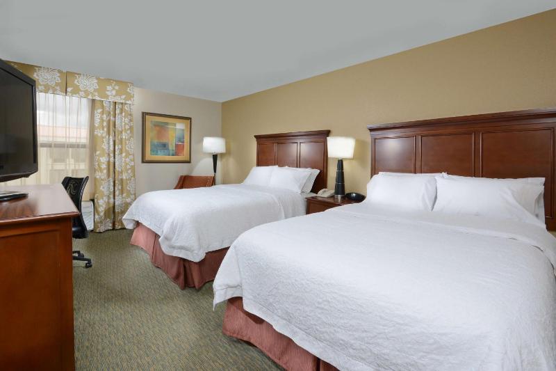 Queen Room with Two Queen Beds - Non-Smoking image 1