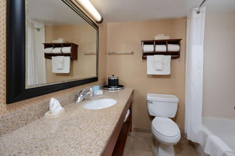 King Room - Non-Smoking image 2