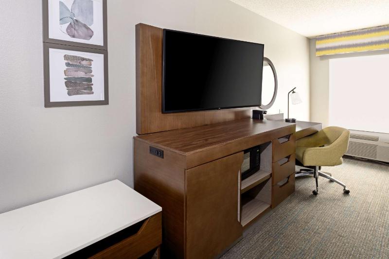King Room with Sofa Bed and Study - Non-Smoking image 1