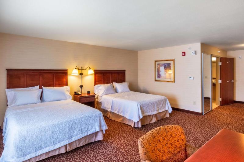 Room with Two Queen Beds - Non-Smoking image 2