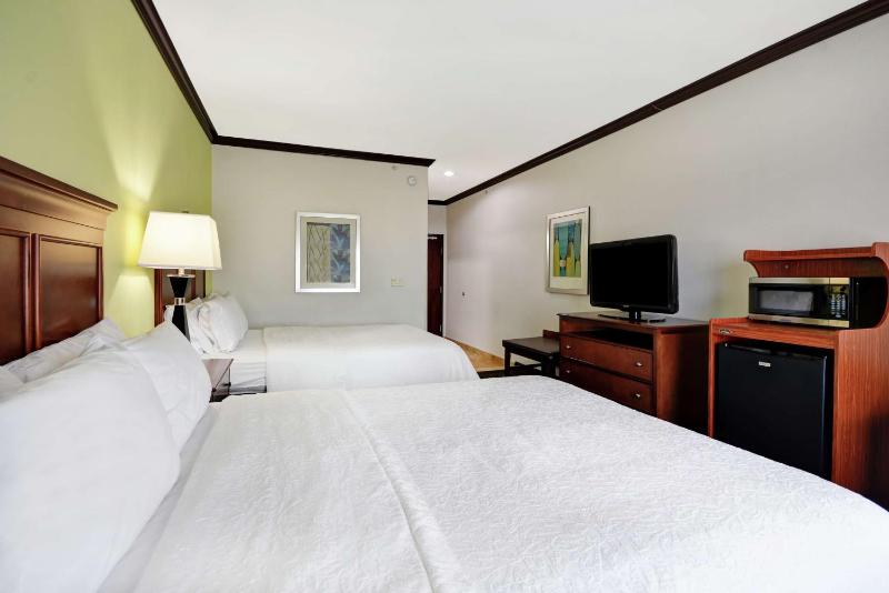 Room with Two Queen Beds - Non-Smoking image 4