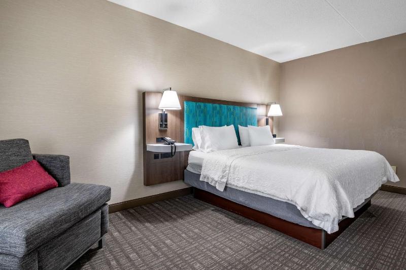 King Room with King Bed - Non-Smoking image 3