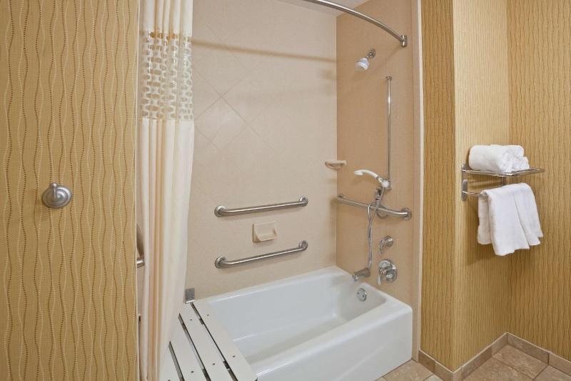 King Room with Accessible Tub - Mobility and Hearing Access/Non-Smoking image 2