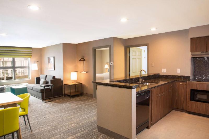 Hampton Inn & Suites Seattle-Downtown - image 10