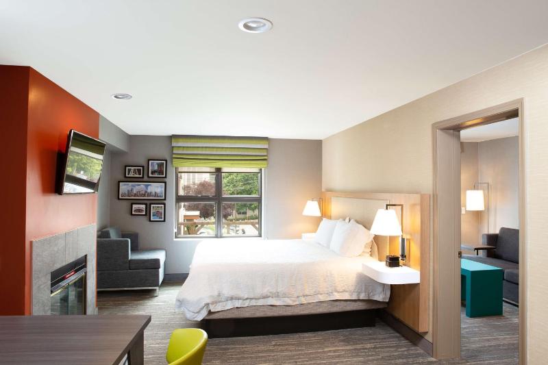 Hampton Inn & Suites Seattle-Downtown - image 5