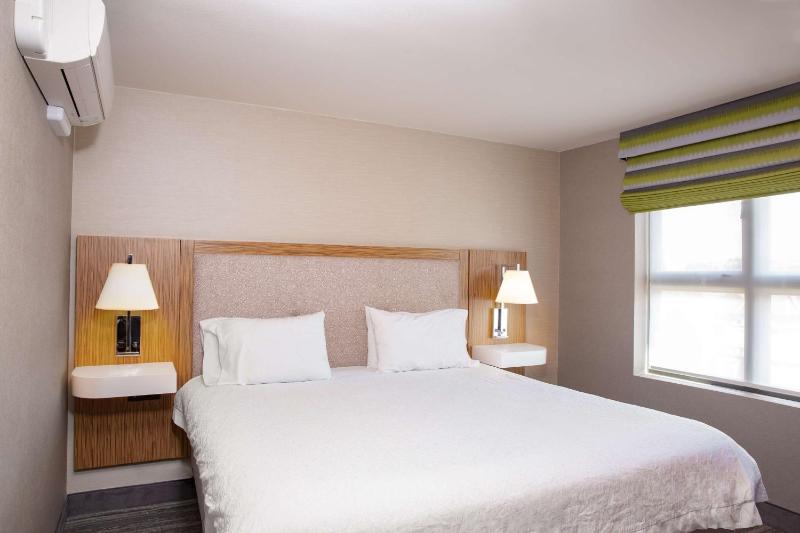 Hampton Inn & Suites Seattle-Downtown - image 13