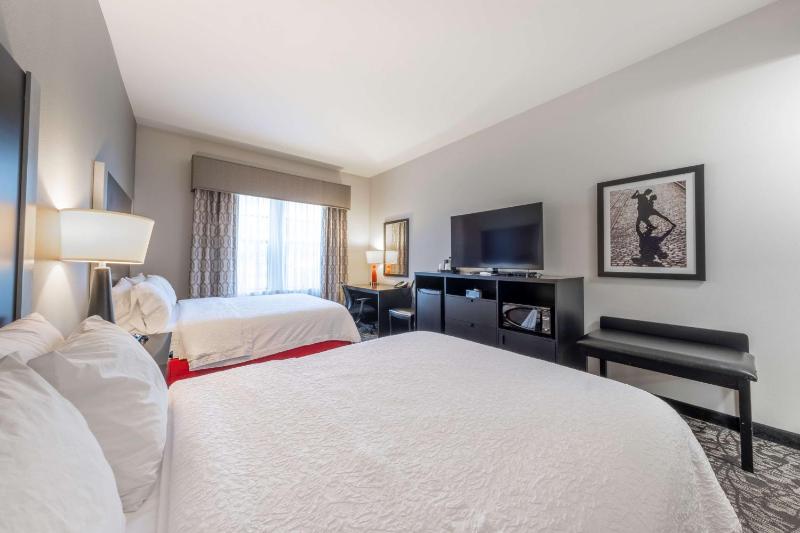 Room with Two Queen Beds - Non-Smoking image 4