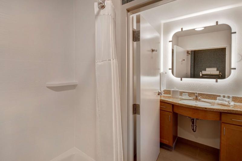 Non-Smoking Suite with Bay View image 2