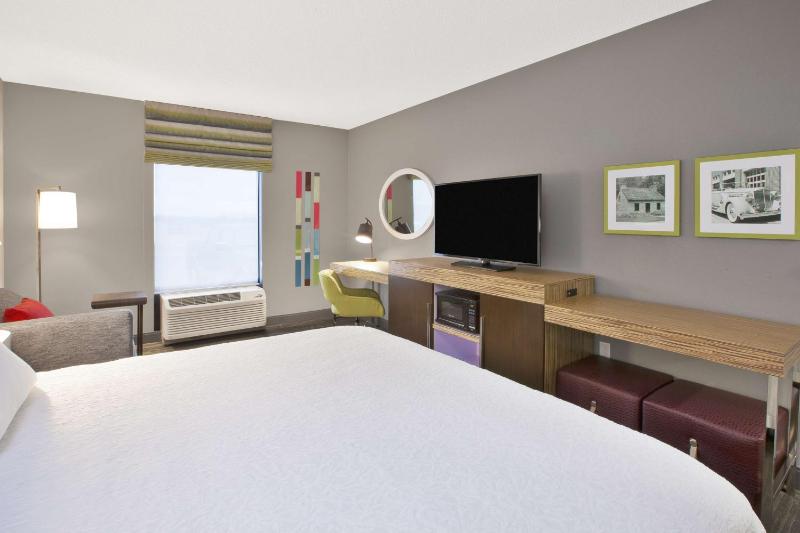 King Room with King Bed - Non-Smoking image 1