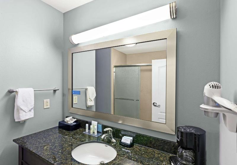 King Room - Hearing Access/Non-Smoking image 4