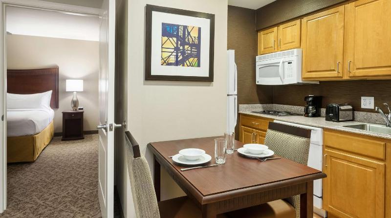 One-Bedroom King Suite - Non-Smoking image 4