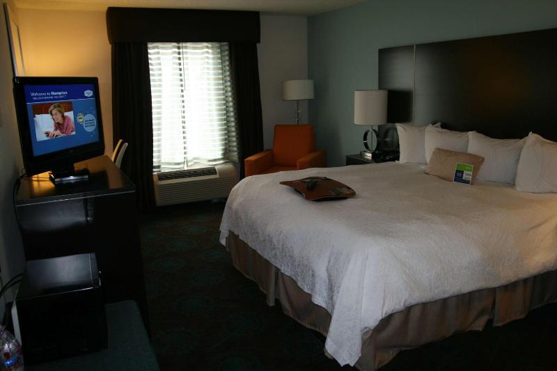King Room with King Bed - Non-Smoking image 2