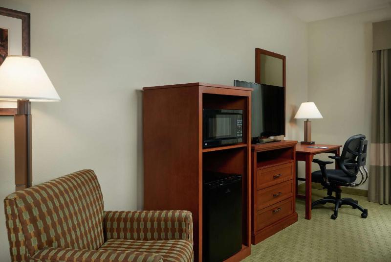 Room with Two Queen Beds - Non-Smoking image 3