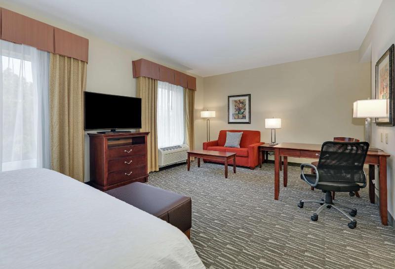 King Room with King Bed - Non-Smoking image 4
