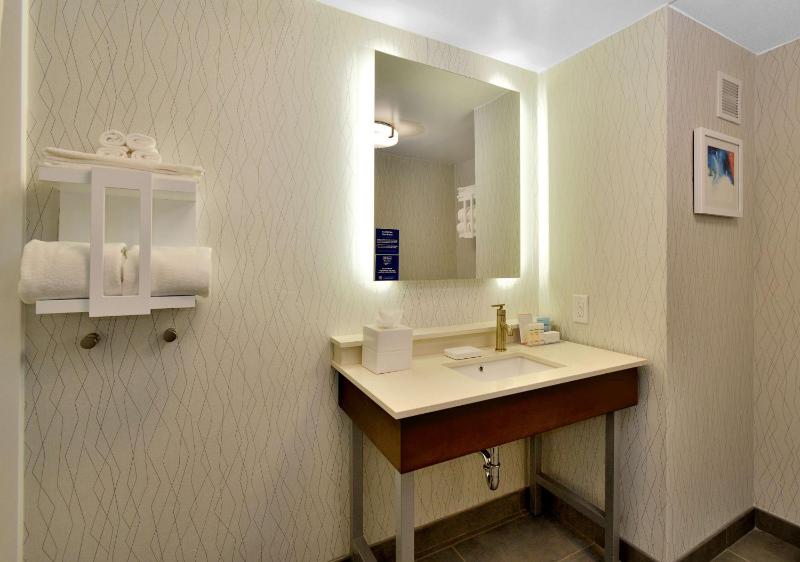 King Room with Accessible Tub - Mobility and Hearing Access/Non-Smoking image 3