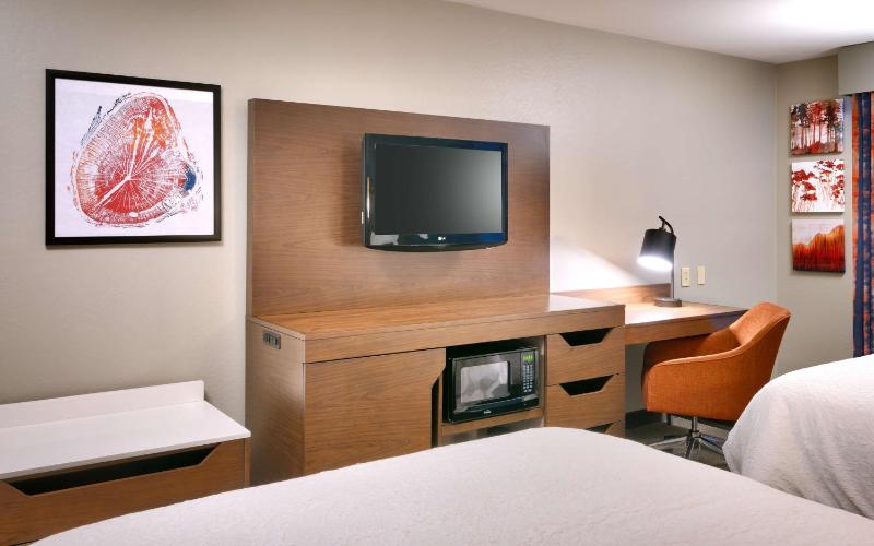 Room with Two Queen Beds - Non-Smoking image 4