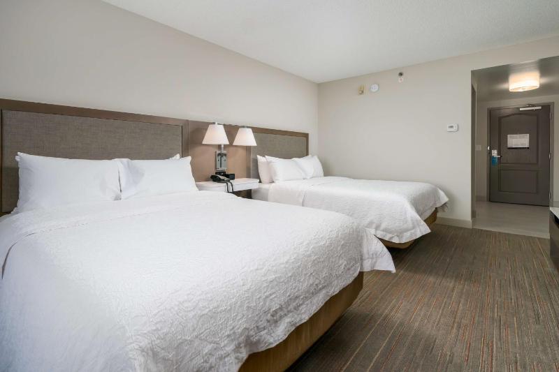Room with Two Queen Beds - Non-Smoking image 4