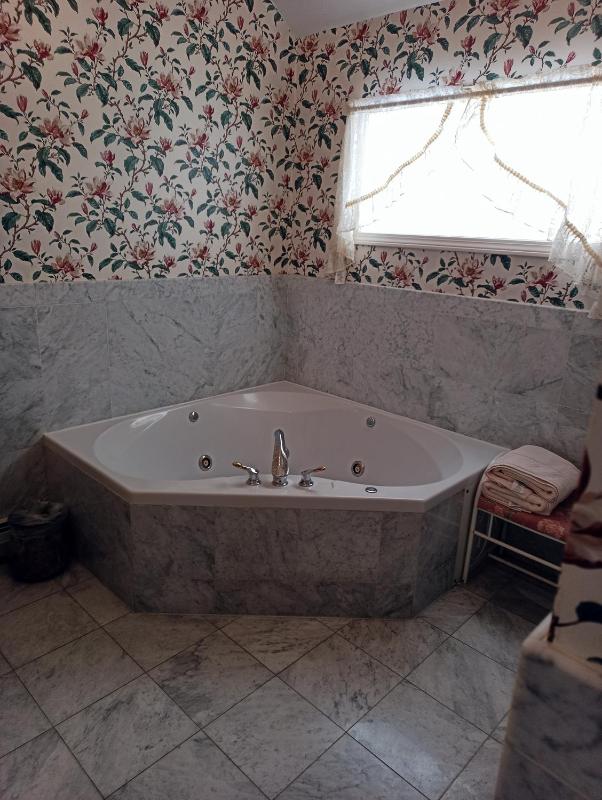 King Room with Spa Bath image 3