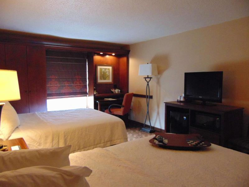 Room with Two Queen Beds - Non-Smoking image 4