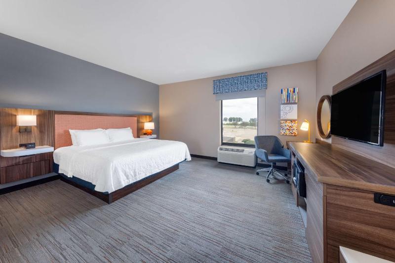 King Room with Whirlpool - Non-Smoking image 1