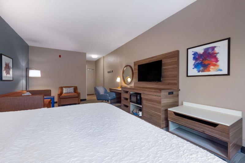 King Room with Sofa Bed and Study - Non-Smoking image 4