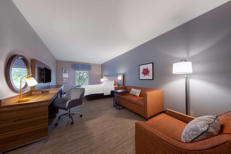 King Room with Sofa Bed and Study - Non-Smoking image 3