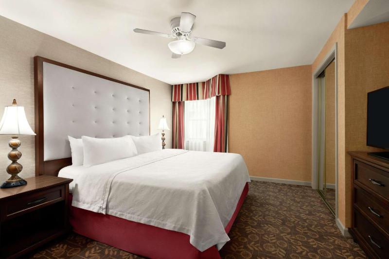 Deluxe One-Bedroom Suite - Non-Smoking image 2