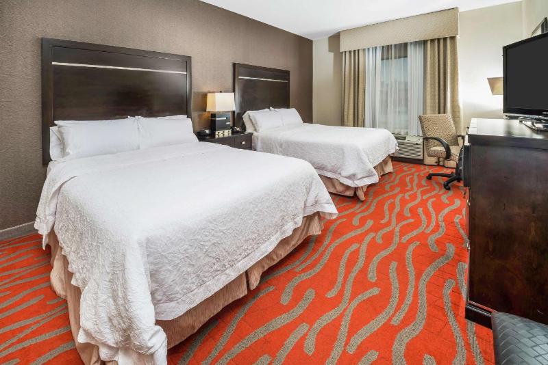 Room with Two Queen Beds - Non-Smoking image 2