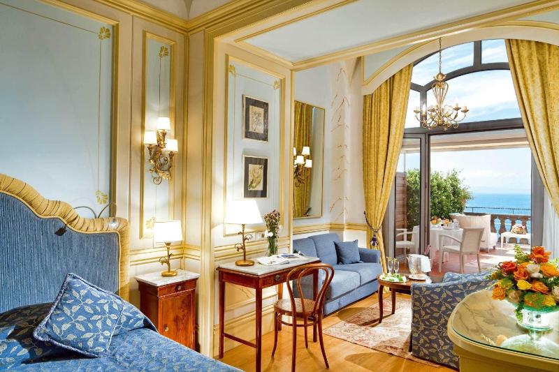 Junior Suite Deluxe with Sea View image 4