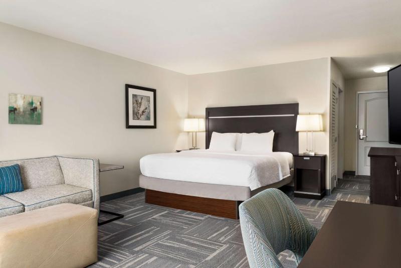 King Room with Study image 4