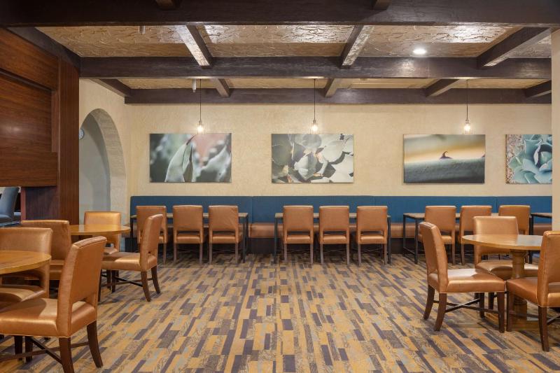 DoubleTree Suites By Hilton Tucson - Williams Center - image 32
