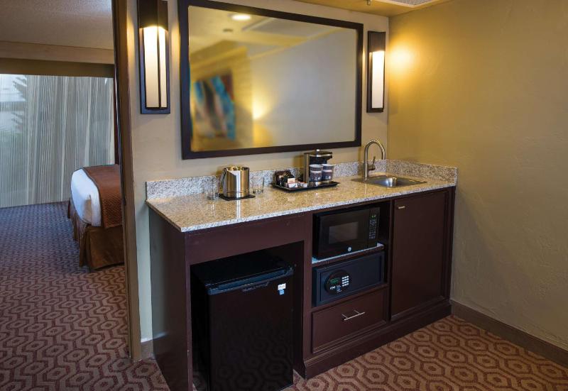 DoubleTree Suites By Hilton Tucson - Williams Center - image 33