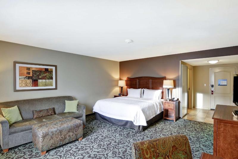 King Room with Sofa Bed - Non-Smoking image 4