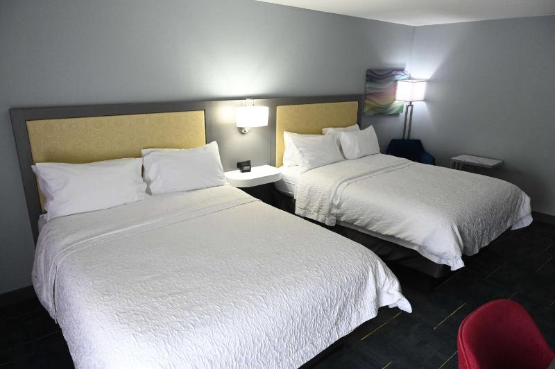 Queen Room with Two Queen Beds image 3