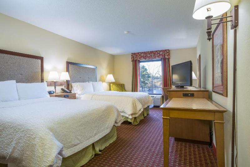 Room with Two Queen Beds - Non-Smoking image 4