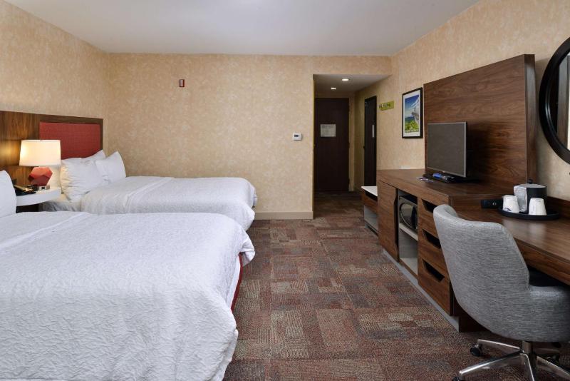 Room with Two Queen Beds - Non-Smoking image 4