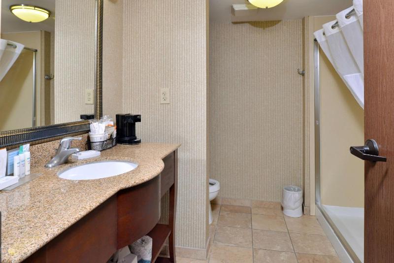 Room with Two Queen Beds - Non-Smoking image 2
