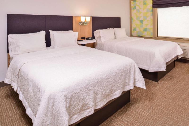 Room with Two Queen Beds - Non-Smoking image 4