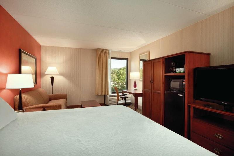 King Room with Sofa Bed and Study - Non-Smoking image 3