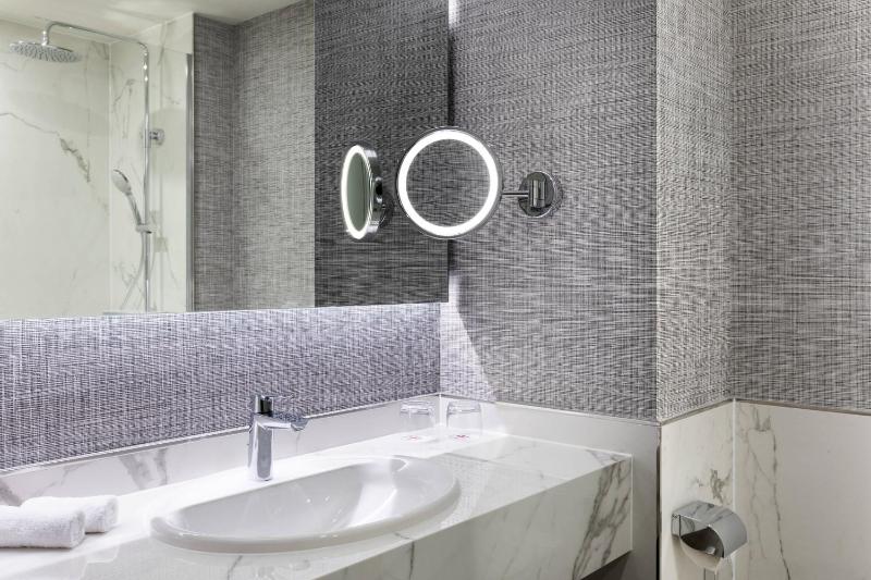 Large Family Room with Two Double Beds image 2