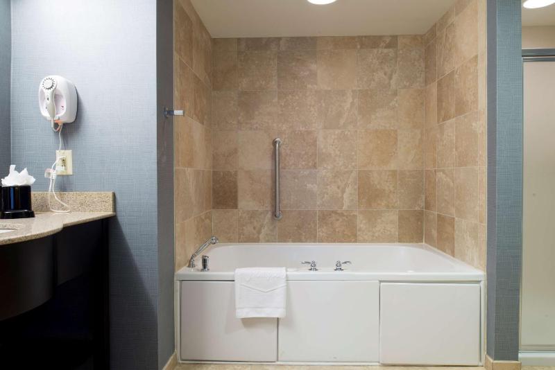 King Studio with Spa Bath image 2