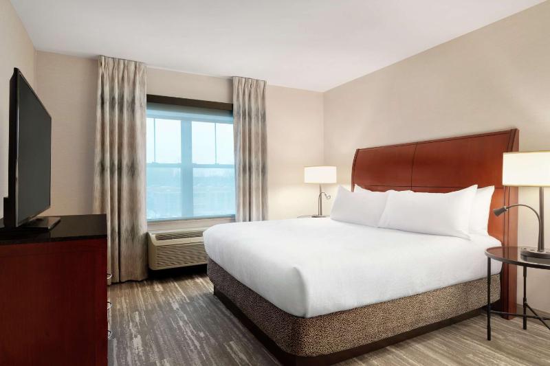 King Room - Hearing Accessible image 4