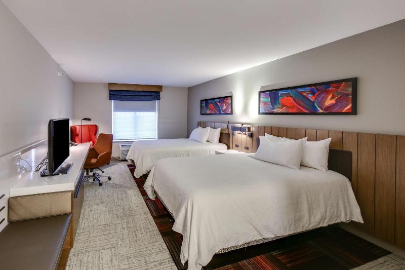 Queen Room with Two Queen Beds image 4