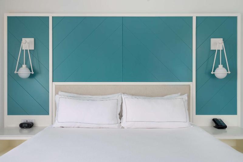 DoubleTree Suites By Hilton Naples - image 17